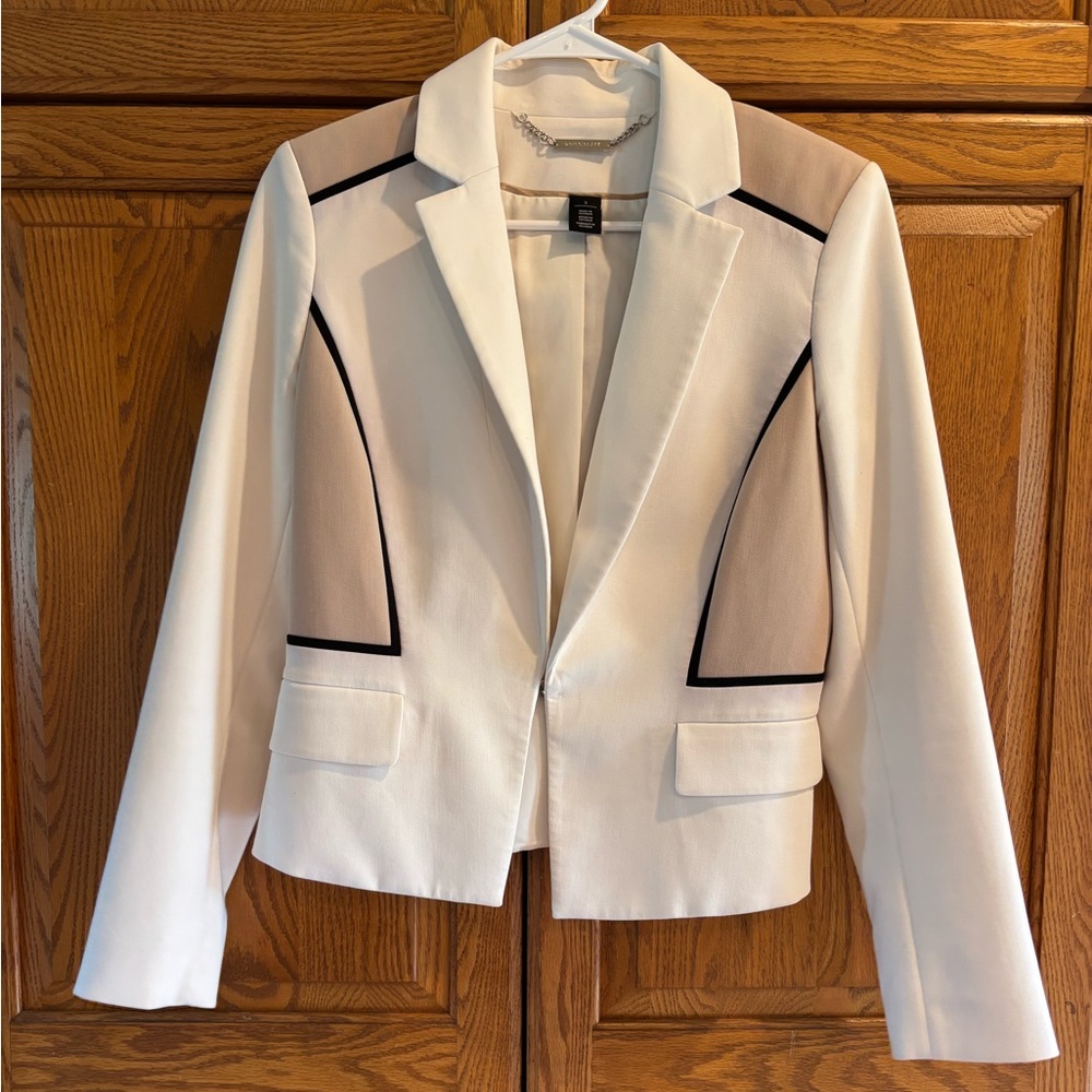 White House Black Market Off White Blazer with Tan and Black Trim Size 2